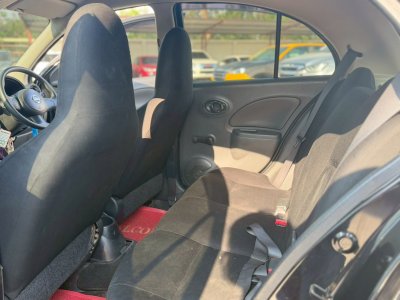 Nissan March มือสอง