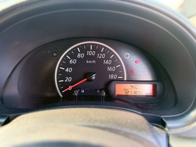 Nissan March มือสอง