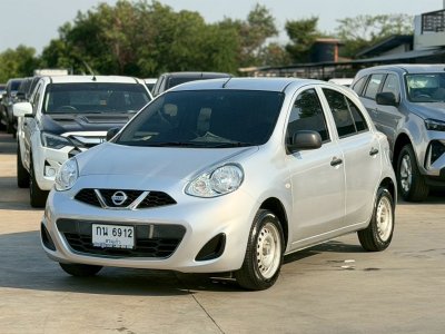 Nissan March มือสอง