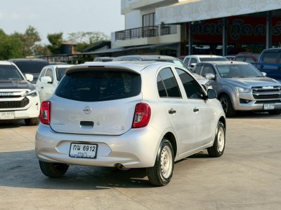 Nissan March มือสอง