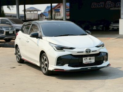 Toyota Yaris 2023 Premium S สีขาวดำ มือสอง