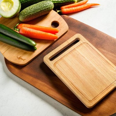 15'' CUTTING BOARD WITH JUICE GROOVE
