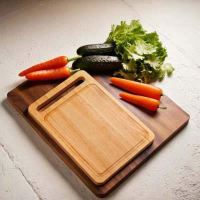 15'' CUTTING BOARD WITH JUICE GROOVE