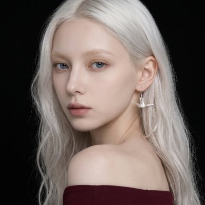 ต่างหูห้อยสั้นรูปนกโอริกามิเงินบริสุทธิ์ 99.99% โดย Shannta งานศิลปะสวมใส่ได้สไตล์ Slow Fashion จากนวัตกรรมดินเงิน สะท้อนความยูนีคและประกายโดดเด่นเฉพาะบุคคล