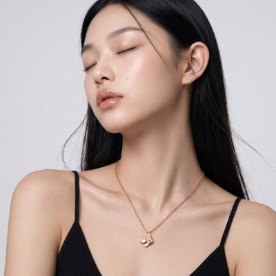 สร้อยคอปลาตะเพียนชุบทองสี Rose Gold ไซส์ M งาน Handcraft ดีไซน์ไทยร่วมสมัย ตัวเรือนเงินแท้บริสุทธิ์ 99.99% จากแบรนด์ Shannta เครื่องประดับพรีเมียมสำหรับผิวแพ้ง่าย