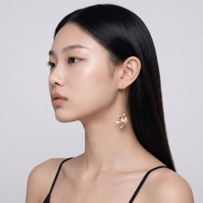 ต่างหูปลาตะเพียนชุบโรสโกลด์ (Rose Gold) งานแฮนด์คราฟต์ดีไซน์ไทยร่วมสมัย ตัวเรือนเงินแท้บริสุทธิ์ 99.99% จากแบรนด์ Shannta สวยหรูสไตล์โมเดิร์น