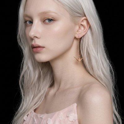 ต่างหูห้อยยาวรูปนกโอริกามิชุบโรสโกลด์ โดย Shannta งานศิลปะสวมใส่ได้สไตล์ Slow Fashion จากนวัตกรรมดินเงิน สะท้อนประกายความโดดเด่นและถักทอเรื่องราวเฉพาะบุคคล