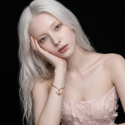 สร้อยข้อมือนกโอริกามิเงินแท้บริสุทธิ์ 99.99% ชุบทองสี Rose Gold งาน Handcraft พรีเมียมจากแบรนด์ Shannta เครื่องประดับดีไซน์โมเดิร์นร่วมสมัยสำหรับผิวแพ้ง่าย