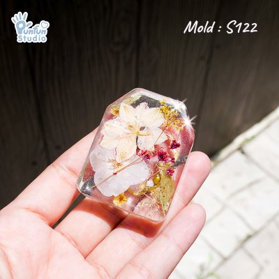 S122 Four- Leaf Clover in Omamori Shaker Mold / Shaker Mold / Silicone Mold