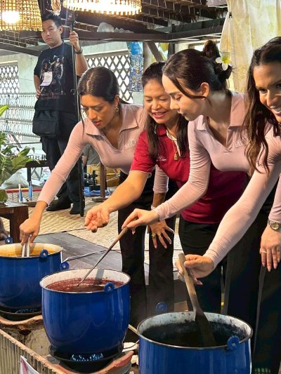 Fabric tie dye class