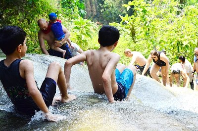 Elephant PooPoo Paper Park & Sticky Waterfall