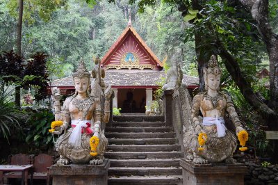 Follow monks trails Hiking Doi Suthep