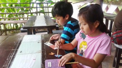 Elephant PooPoo Paper Park & Sticky Waterfall