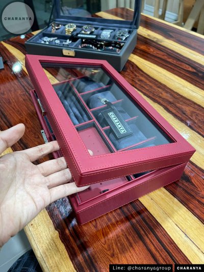 กล่องเก็บเครื่องประดับ กล่องนาฬิกา สีแดง มีช่องใส่แหวน และ ช่องใส่เครื่องประดับต่าง ๆ พร้อมกุญแจล็อค หรูหรา งานสวย เนื้องานดี ผลิตด้วยวัสดุเกรดดี เนื้องานสวย watch and jewelry Storage Red