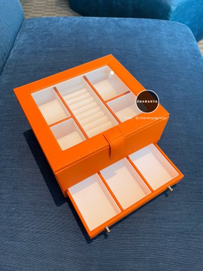 Watches box storage กล่องเครื่องประดับ สีส้ม ใส่นาฬิกา ใส่แหวน 2 ชั้น สีดำ เกรดอย่างดี มีหมอนสำหรับคนข้อมือเล็ก สวยพรีเมี่ยม วัสดุดี ควรค่าแก่การใช้งาน Line: @charanyagroup TEL: 093-6699642