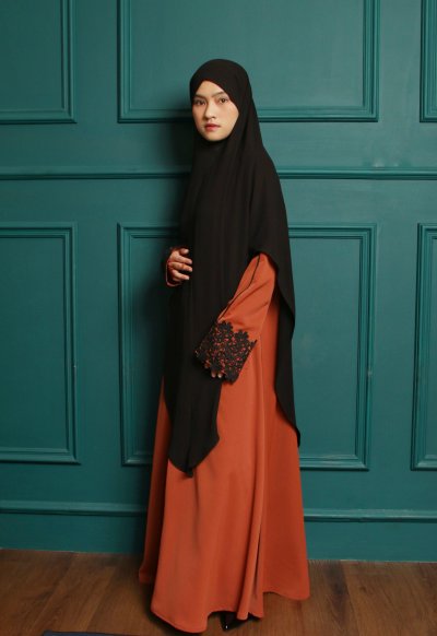 Layl Sienna Abaya in Teracotta