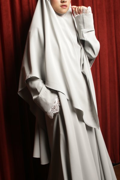 Nayra Safa in Pearl Blue