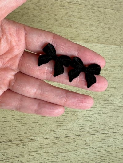 RIBBON EARRING STUD (black)