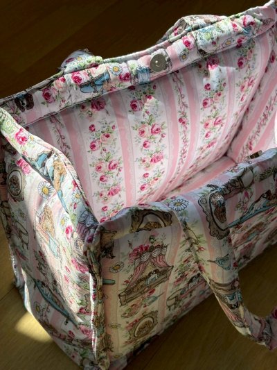 จัดส่ง 12 มีนา FLUFFY VINTAGE WALLPAPER