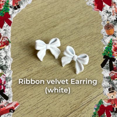 RIBBON EARRING STUD (WHITE)