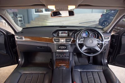 Mercedes-Benz E 200 Sedan ปี 2013 จด 2014