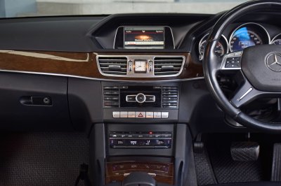 Mercedes-Benz E 200 Sedan ปี 2013 จด 2014
