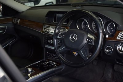 Mercedes-Benz E 200 Sedan ปี 2013 จด 2014