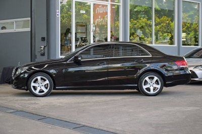 Mercedes-Benz E 200 Sedan ปี 2013 จด 2014