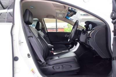 HONDA ACCORD 2.4 EL NAVI ปี 2018 จด 2019