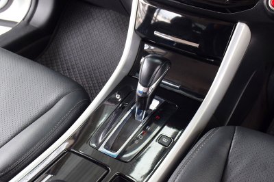 HONDA ACCORD 2.4 EL NAVI ปี 2018 จด 2019