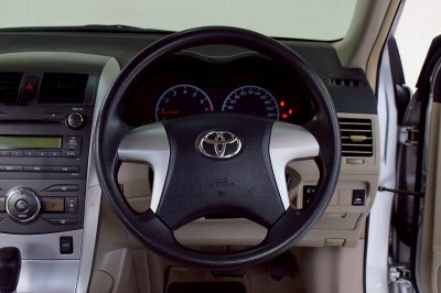 TOYOTA ALTIS 1.8E ปี 2012 จด 13