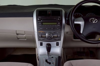 TOYOTA ALTIS 1.8E ปี 2012 จด 13