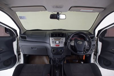 TOYOTA AVANZA 1.5S ปี 2013