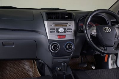 TOYOTA AVANZA 1.5S ปี 2013