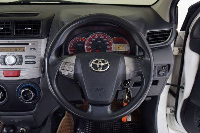 TOYOTA AVANZA 1.5S ปี 2013