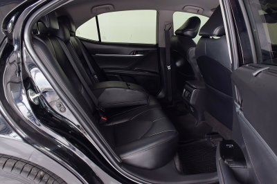 TOYOTA CAMRY 2.0G ปี 2018 จด 19