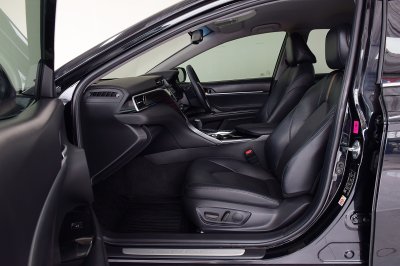 TOYOTA CAMRY 2.0G ปี 2018 จด 19