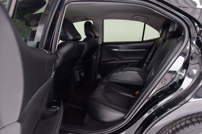TOYOTA CAMRY 2.0G ปี 2018 จด 19