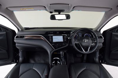 TOYOTA CAMRY 2.0G ปี 2018 จด 19