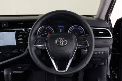 TOYOTA CAMRY 2.0G ปี 2018 จด 19