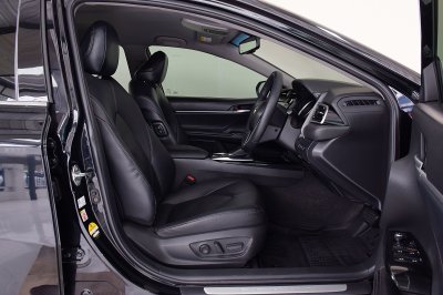TOYOTA CAMRY 2.0G ปี 2018 จด 19