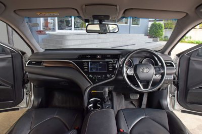 TOYOTA CAMRY 2.0G ปี 2019