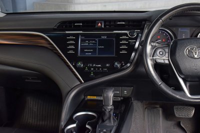 TOYOTA CAMRY 2.0G ปี 2019