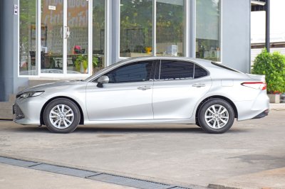 TOYOTA CAMRY 2.0G ปี 2019
