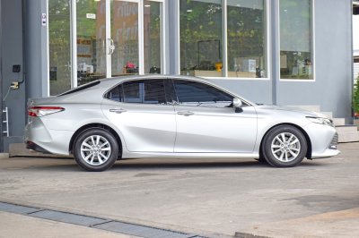 TOYOTA CAMRY 2.0G ปี 2019