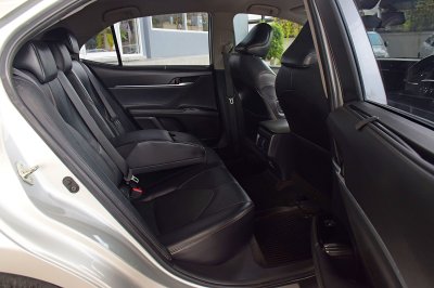 TOYOTA CAMRY 2.0G ปี 2019 จด 20