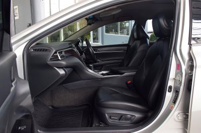 TOYOTA CAMRY 2.0G ปี 2019 จด 20