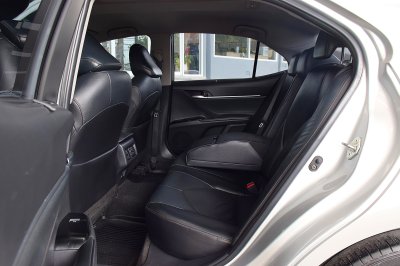 TOYOTA CAMRY 2.0G ปี 2019 จด 20