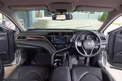 TOYOTA CAMRY 2.0G ปี 2019 จด 20