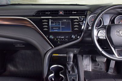 TOYOTA CAMRY 2.0G ปี 2019 จด 20